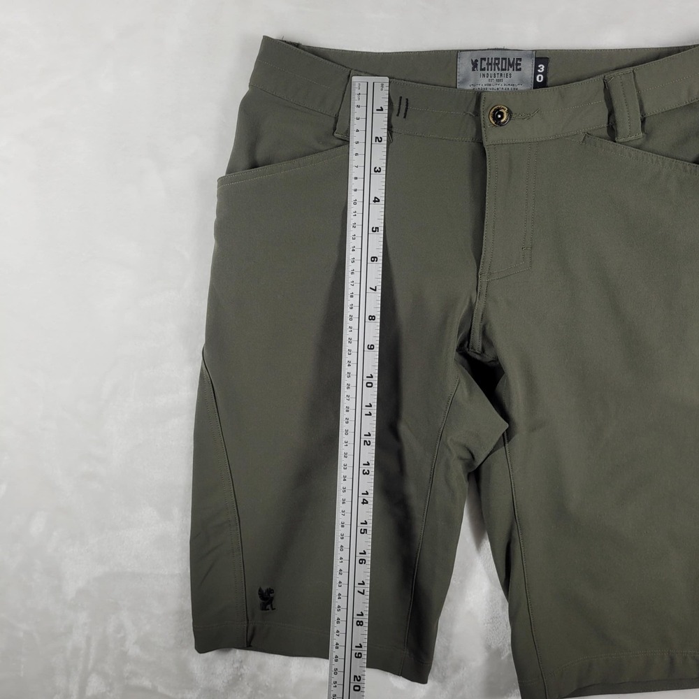 Chrome Industries Shorts Men's 30 Olive Green Cycling Utility Bike Outdoors - Picture 3 of 10